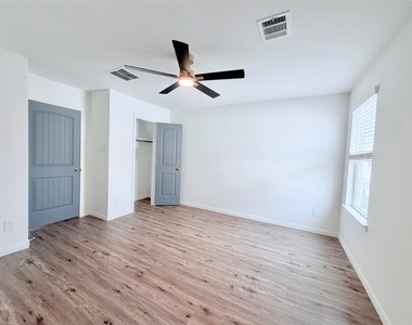 5715 Manning Creek Trail - Photo Thumbnail 14