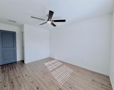 5715 Manning Creek Trail - Photo Thumbnail 11