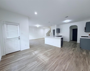5715 Manning Creek Trail - Photo Thumbnail 5