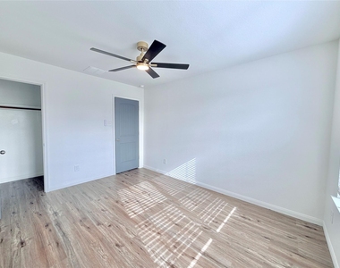 5715 Manning Creek Trail - Photo Thumbnail 7
