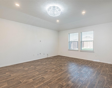 5110 Hedgerose Lane - Photo Thumbnail 6