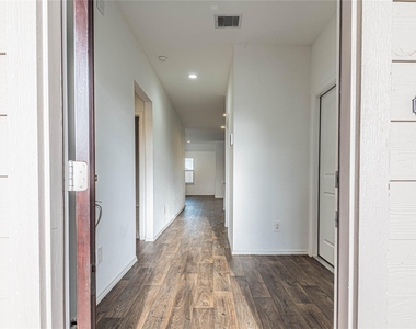 5110 Hedgerose Lane - Photo Thumbnail 3