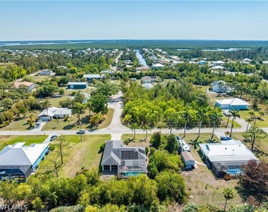 11693 Oakland Drive - Photo Thumbnail 3