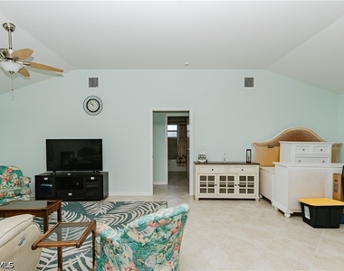 11693 Oakland Drive - Photo Thumbnail 12