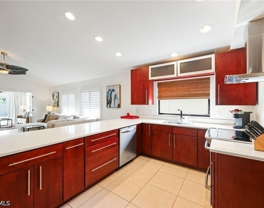 648 96th Avenue N - Photo Thumbnail 6