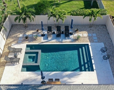 648 96th Avenue N - Photo Thumbnail 1