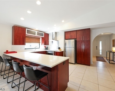 648 96th Avenue N - Photo Thumbnail 5
