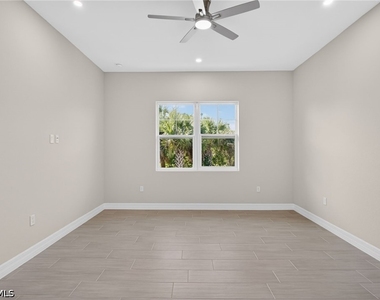 286 Indies Drive E - Photo Thumbnail 8