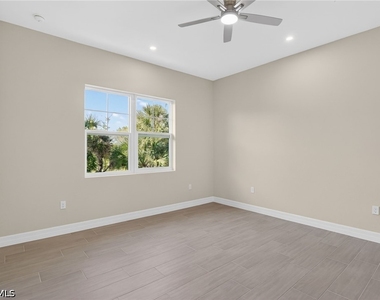 286 Indies Drive E - Photo Thumbnail 7