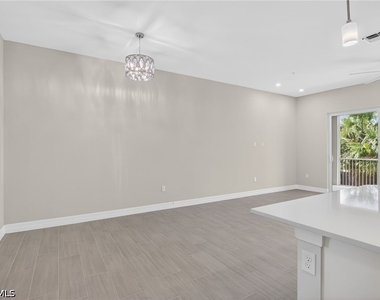 286 Indies Drive E - Photo Thumbnail 5