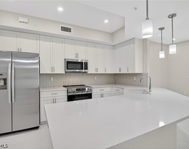 286 Indies Drive E - Photo Thumbnail 4