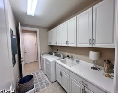 2547 Marquesa Royale Lane - Photo Thumbnail 23