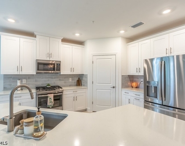 16903 Fairgrove Way - Photo Thumbnail 6