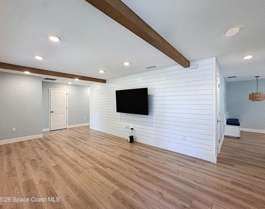 1707 Shore Drive - Photo Thumbnail 11