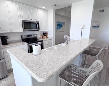 6828 Toland Drive - Photo Thumbnail 12