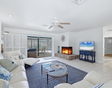616 Lyons Lane - Photo Thumbnail 4
