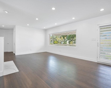812 East Boulevard - Photo Thumbnail 8