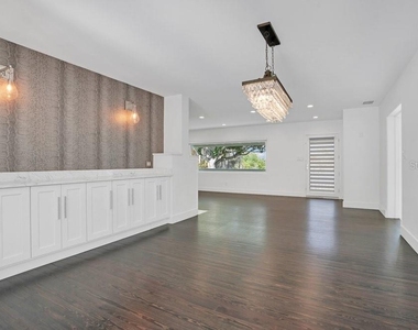 812 East Boulevard - Photo Thumbnail 18