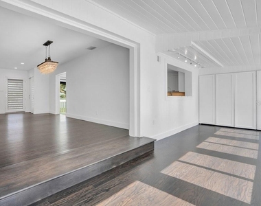 812 East Boulevard - Photo Thumbnail 20