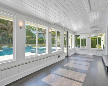 812 East Boulevard - Photo Thumbnail 23