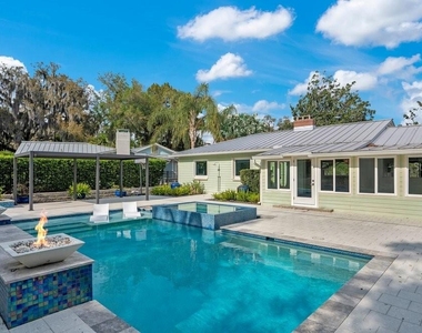 812 East Boulevard - Photo Thumbnail 4