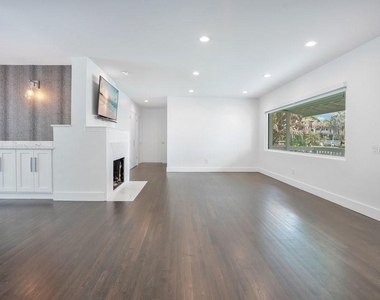 812 East Boulevard - Photo Thumbnail 7