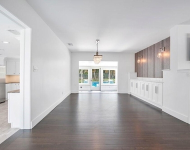 812 East Boulevard - Photo Thumbnail 6
