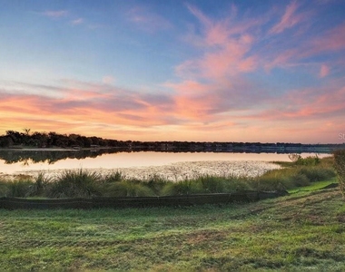 812 East Boulevard - Photo Thumbnail 1