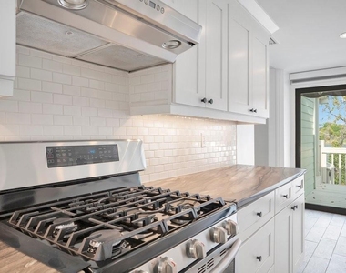 812 East Boulevard - Photo Thumbnail 32
