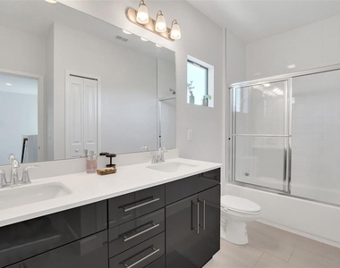 407 Villa Domani Way - Photo Thumbnail 18