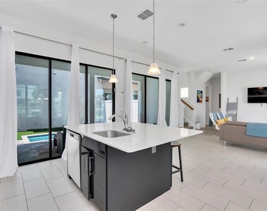 407 Villa Domani Way - Photo Thumbnail 6