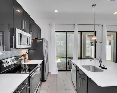 407 Villa Domani Way - Photo Thumbnail 4