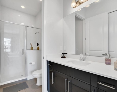 407 Villa Domani Way - Photo Thumbnail 17