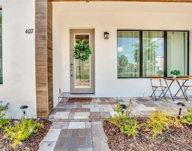 407 Villa Domani Way - Photo Thumbnail 1