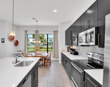 407 Villa Domani Way - Photo Thumbnail 3