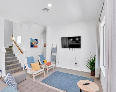 407 Villa Domani Way - Photo Thumbnail 10