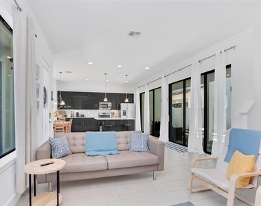 407 Villa Domani Way - Photo Thumbnail 15