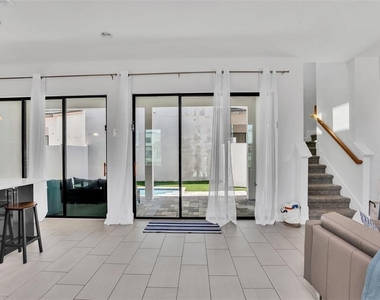 407 Villa Domani Way - Photo Thumbnail 2