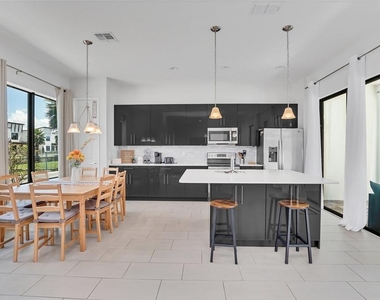 407 Villa Domani Way - Photo Thumbnail 5