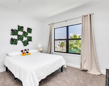 407 Villa Domani Way - Photo Thumbnail 20