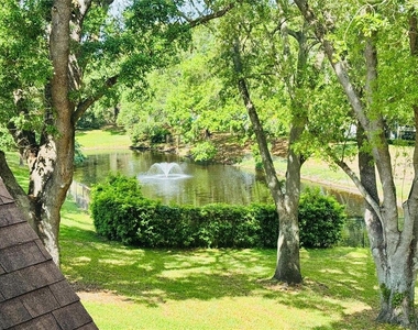 385 Woodside Drive - Photo Thumbnail 4