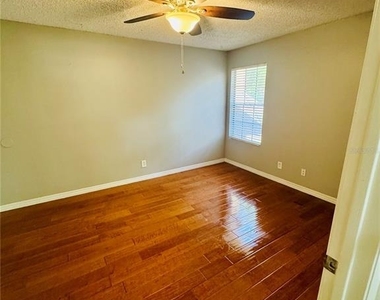 385 Woodside Drive - Photo Thumbnail 14