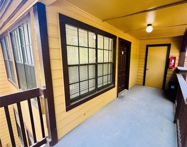 385 Woodside Drive - Photo Thumbnail 1
