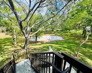 385 Woodside Drive - Photo Thumbnail 3