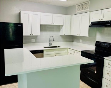 385 Woodside Drive - Photo Thumbnail 10