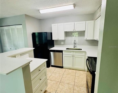 385 Woodside Drive - Photo Thumbnail 8