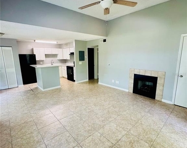 385 Woodside Drive - Photo Thumbnail 7