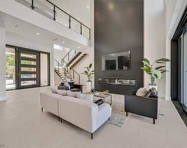 34 Vintage Canyon Street - Photo Thumbnail 3