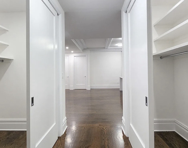 200 West 58th Street - Photo Thumbnail 4