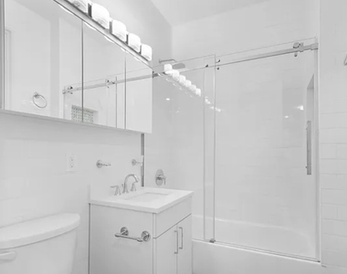 200 West 58th Street - Photo Thumbnail 10